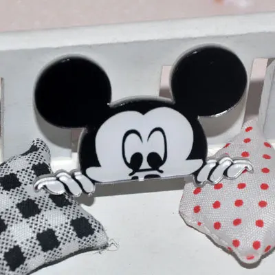 1 шт. очаровательные комбинезоны с рисунком «Микки Маус» Аксессуары Minnie Kawaii аниме значки с героями мультфильмов акриловые заколки Брошь на рюкзак сумки декоративные для девочек подарок на день рождения - Цвет: Многоцветный