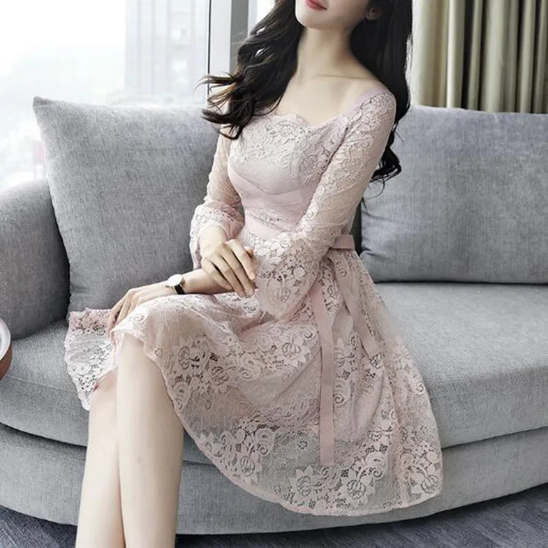 Женское кружевное приталенное платье QC85 розовое с большим маятником на талии