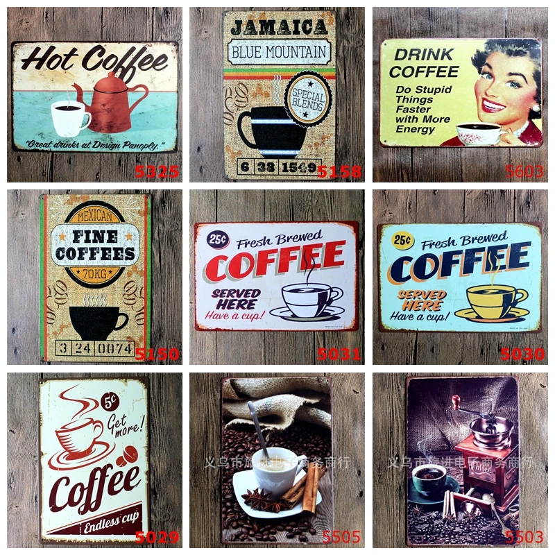 Свежие металлические вывески заваренный кофе подаются здесь напиток горячий