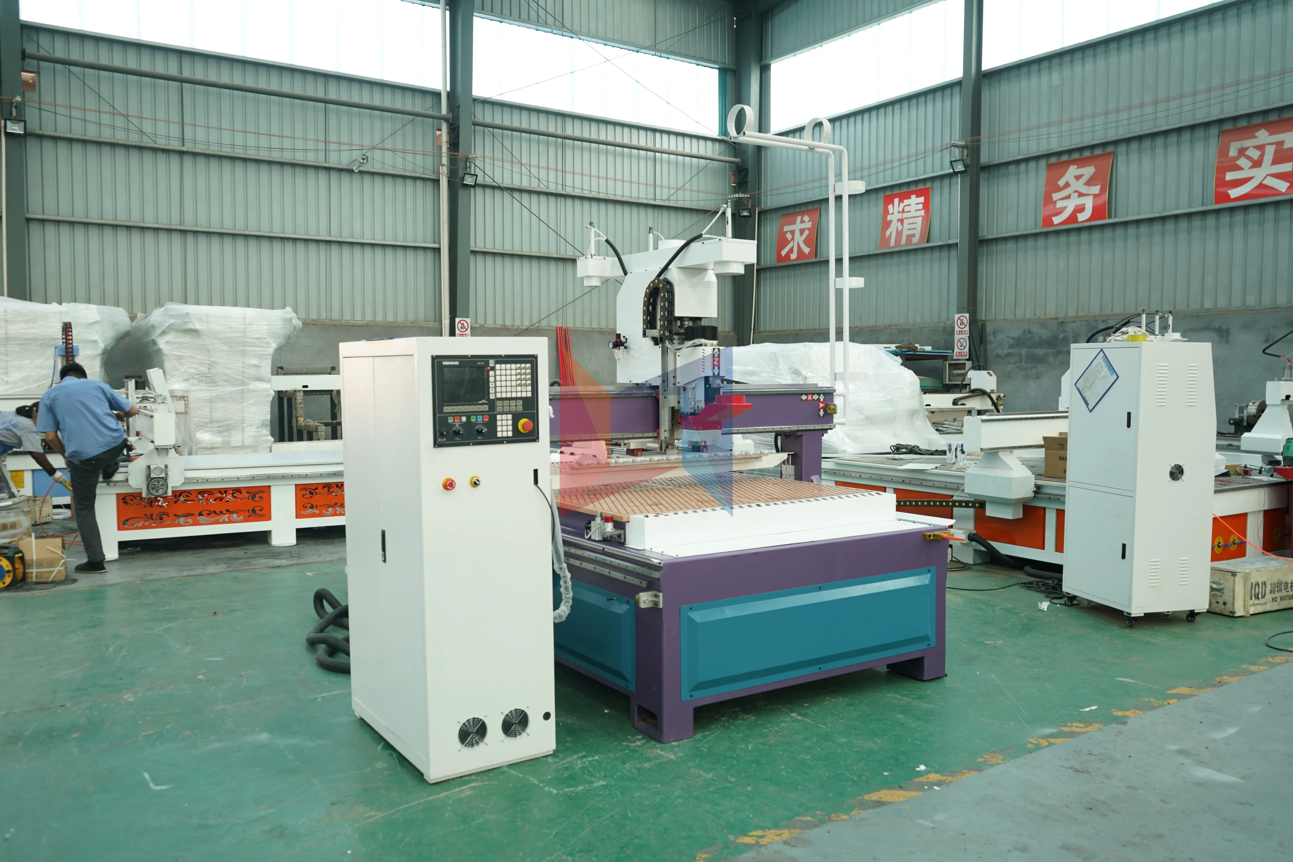 ATC авто инструмент changer 3 оси cnc маршрутизатор 1325 для продажи/1525 машина с Delta мотор |