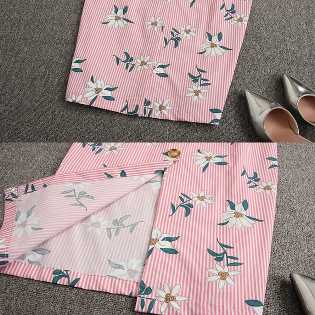 Летнее женское платье на бретельках однобортное облегающее средней длины с