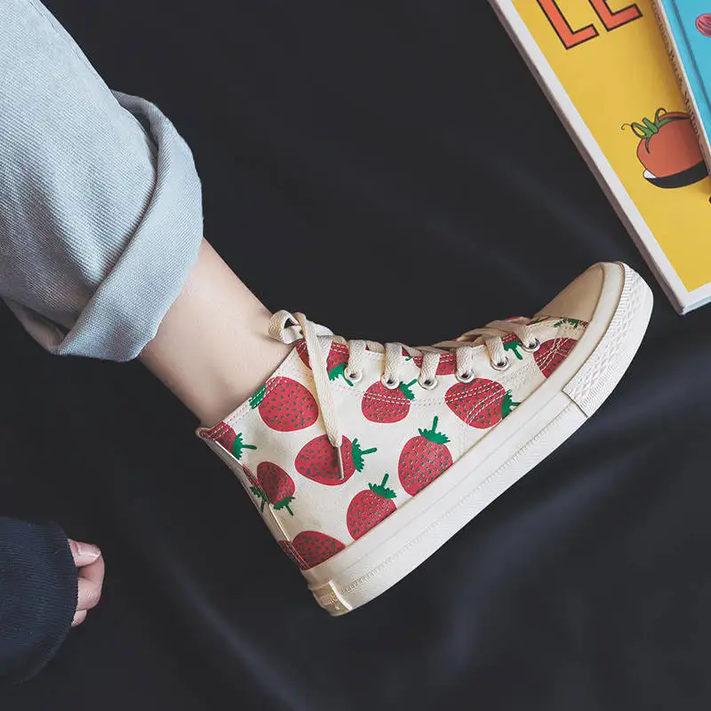 

INS hot women's shoes 22-25 cm length Strawberry plate shoes web Celebrity white shoes Cute cartoon high-top low-top shoes