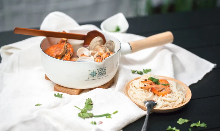 Эмалированная кастрюля с одной деревянной ручкой белая для супа молока|soup pot|enamel