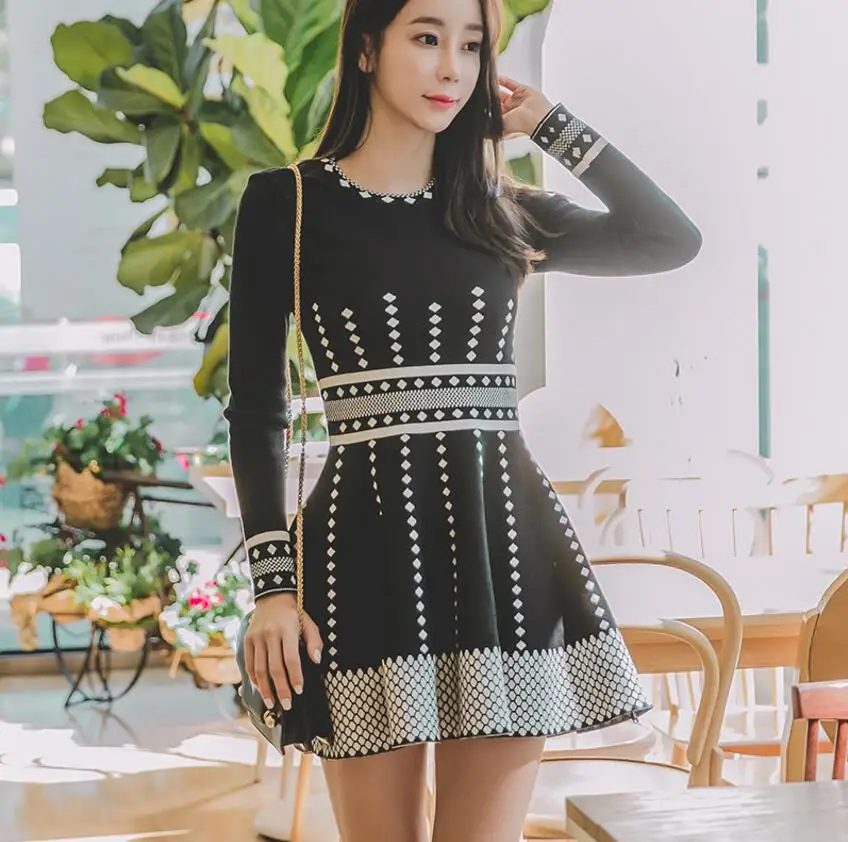 Женское трикотажное платье черное Повседневное в полоску с круглым вырезом