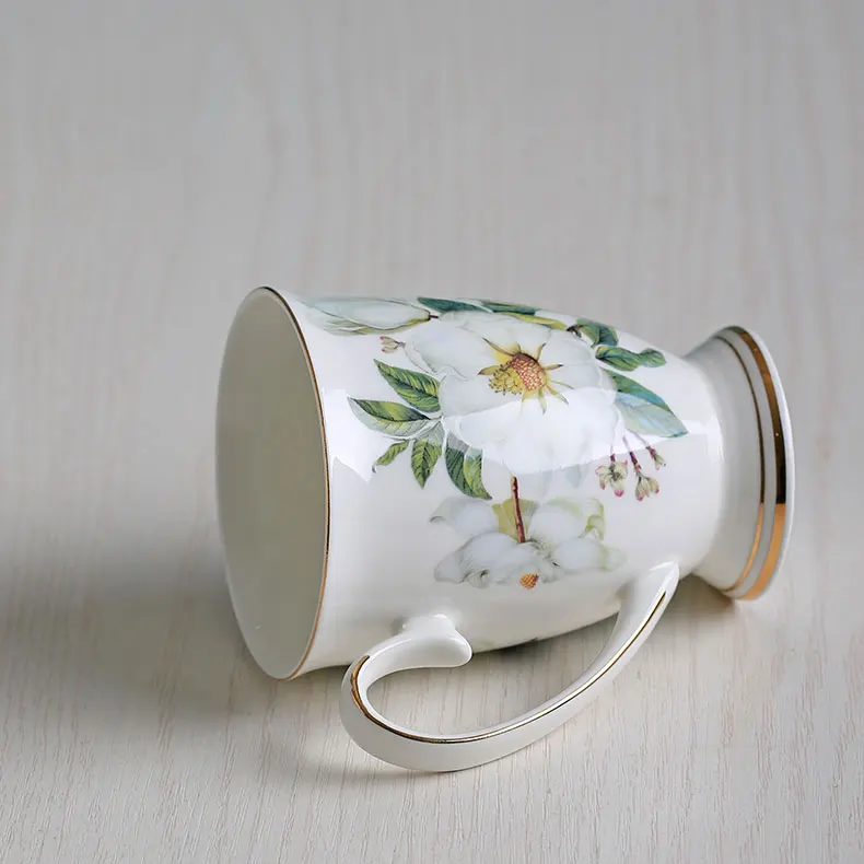 Кружка для кофе из фарфора с белыми розовыми костями 300 мл качественные товары