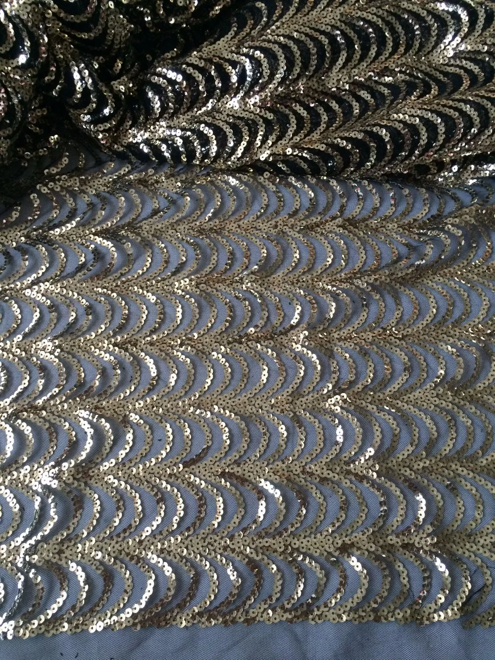 

Новое поступление, уникальная ткань с блестками с растворимостью в воде, красивая золотистая и черная африканская кружевная ткань для вече...