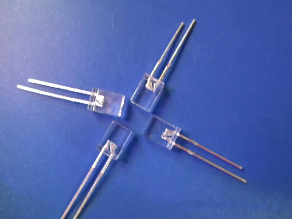 Светодиодный светильник с длинными ножками 2*5*7 квадратный белый зеленый