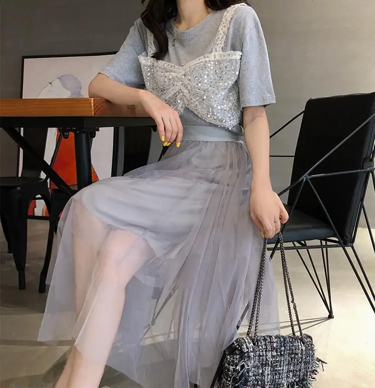 Женский костюм-двойка футболка с коротким рукавом и бантом расшитая блестками