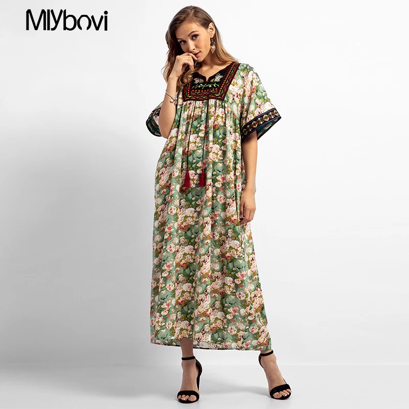 Женское мусульманское платье с вышивкой длинное макси круглым вырезом коротким
