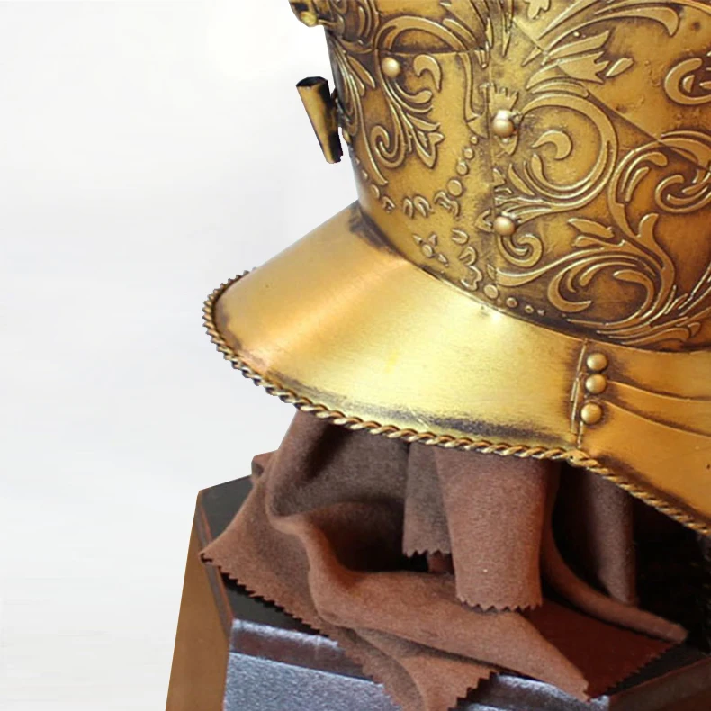 Великолепный шлем в европейском стиле средневекового бутика бронированный