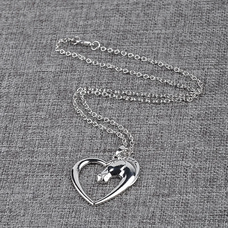 Ожерелье с подвеской Лошадь в сердце ювелирное изделие виде сердца для женщин