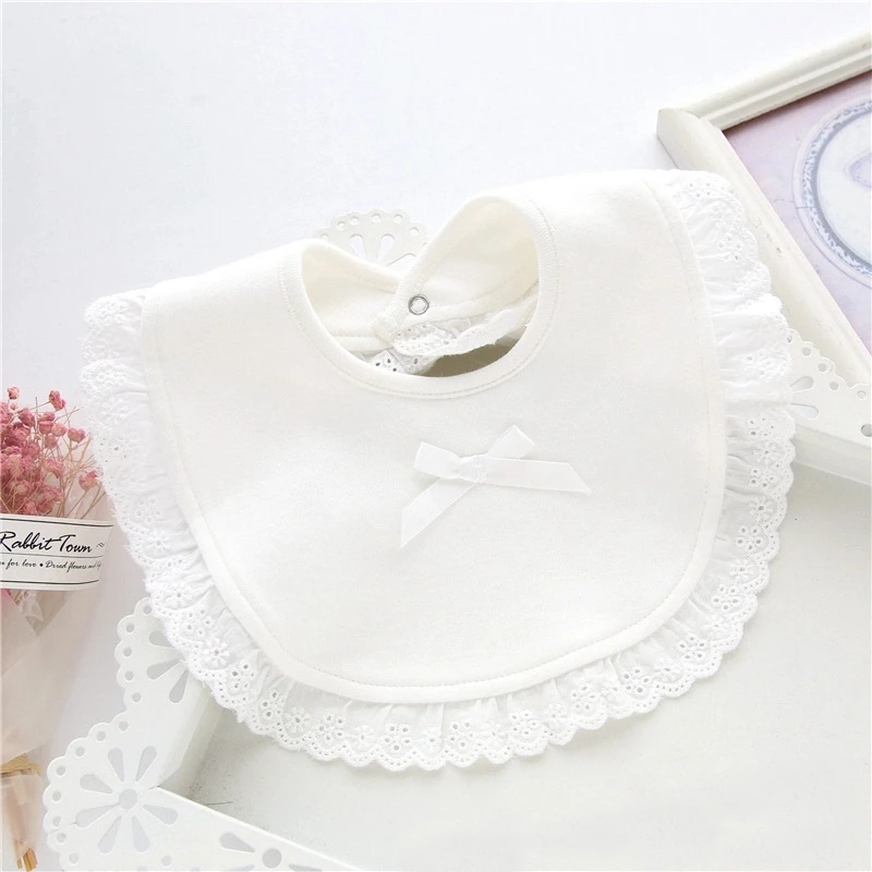 WHITE A Модные хлопковые слюнявчик для новорожденных с кружевным бантом, слюнявчик Слюнявчики слюнявчик для младенца - Цвет: WHITE A