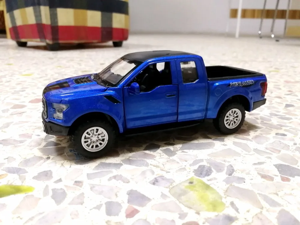 Большой DieCasts автомобилей L = 17 см Хорошее качество F150 Raptor модели(#32128) Отличное Коллекция игрушечных автомобилей 4х-дверный-открытый W/светильник N музыка
