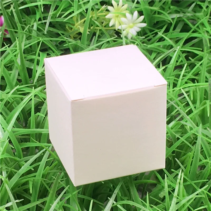 20-дневная милая маленькая коробка из крафт-бумаги с пустотелым сердечком