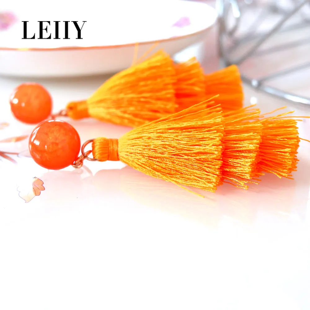 LEIIY Элегантный Boho ручной Оранжевый бахрома серьги для Для женщин с круглым смолы