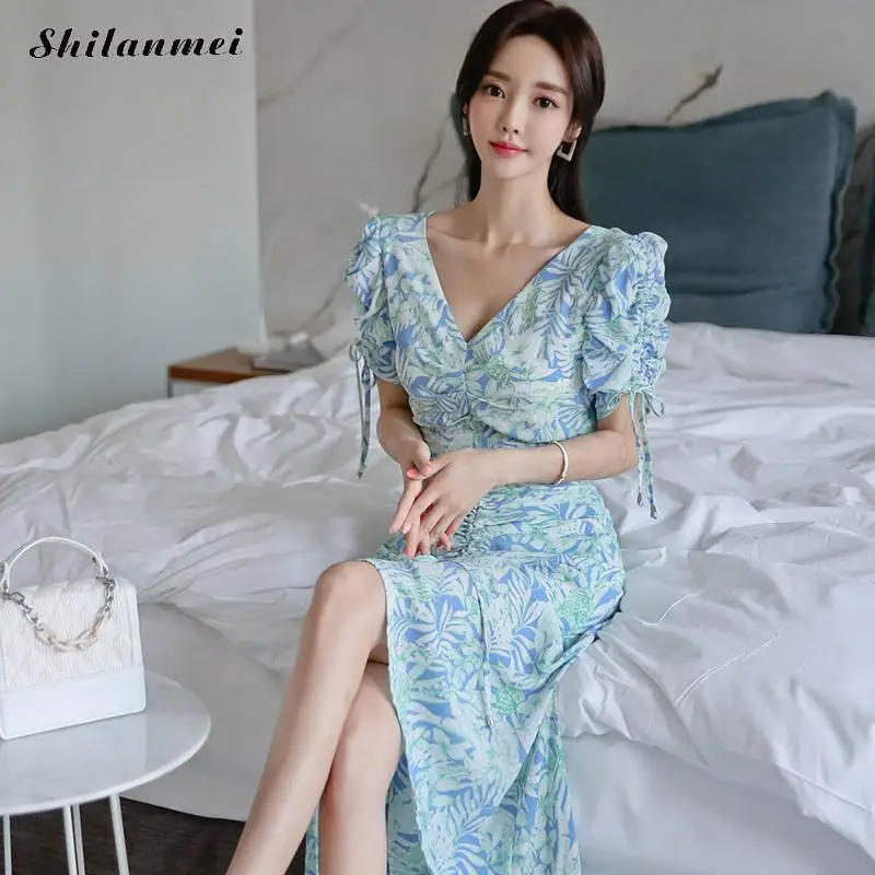 Летнее женское платье с принтом листьев пышными рукавами v образным вырезом миди