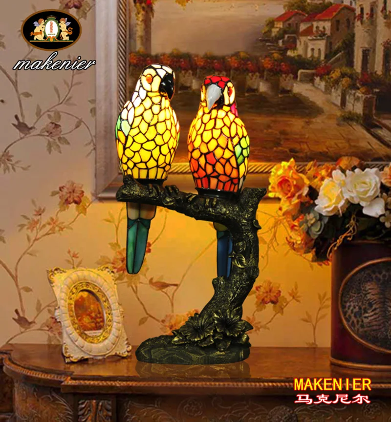 Винтажная настольная лампа для влюбленных попугаев в стиле Тиффани Makenier | Лампы и