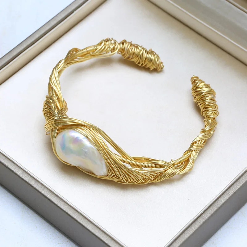 

Sweet temperament, alien Pearl love Baroque Pearl winding bracelet irregular Pearl bracelet winding Pearl