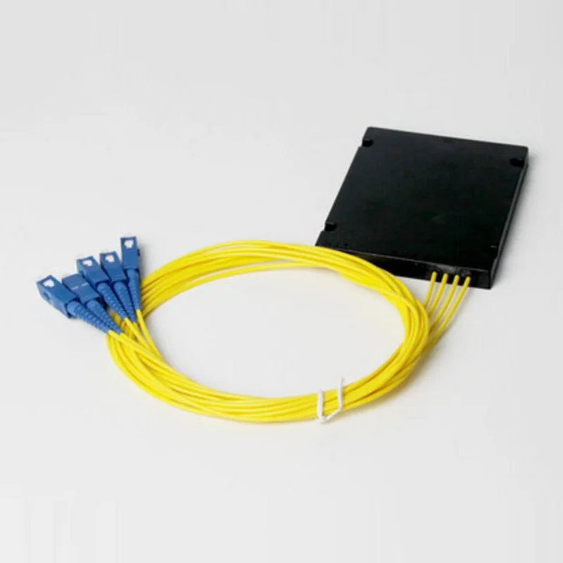 

High Quality SC UPC PLC 1X4 Fiber Optic splitter Box With SC UPC conector PLC 1X4 Single Mode ABS Optic Coupler Free shipping