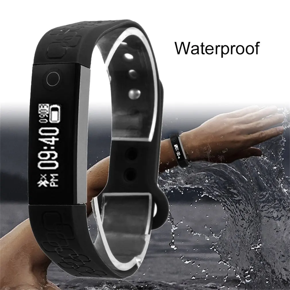 самые интересные трекеры. One track браслет. Xiaomi mi band 6 на руке. Xiaomi mi band 7 черный. фитнес браслет iwownfit 5.