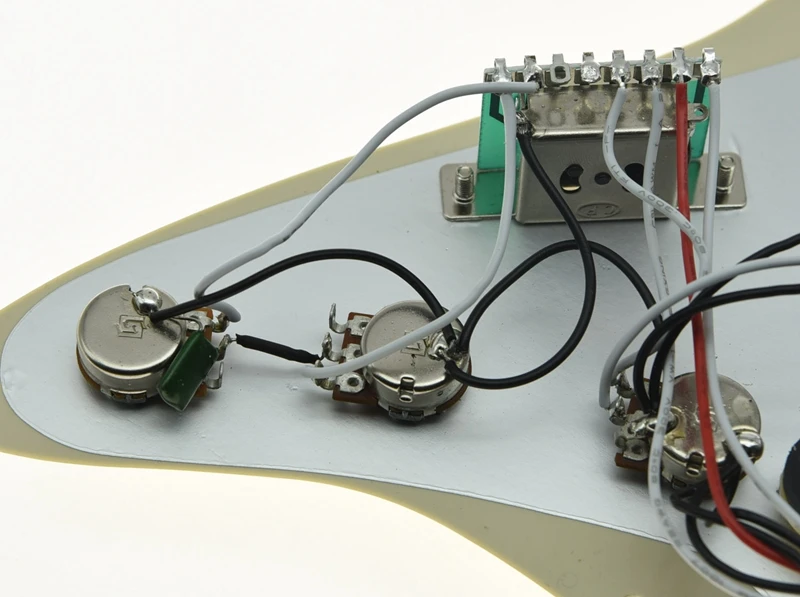 KAISH загруженный Предварительно проводной ST Pickguard с пикапом Alnico Состаренный белый