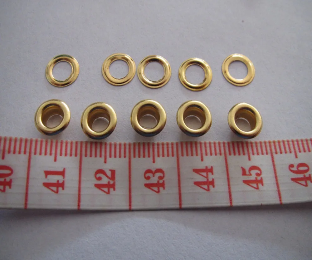 Бесплатная доставка внутренний размер 4 мм латунная Кукуруза Золотая Одежда Ушко