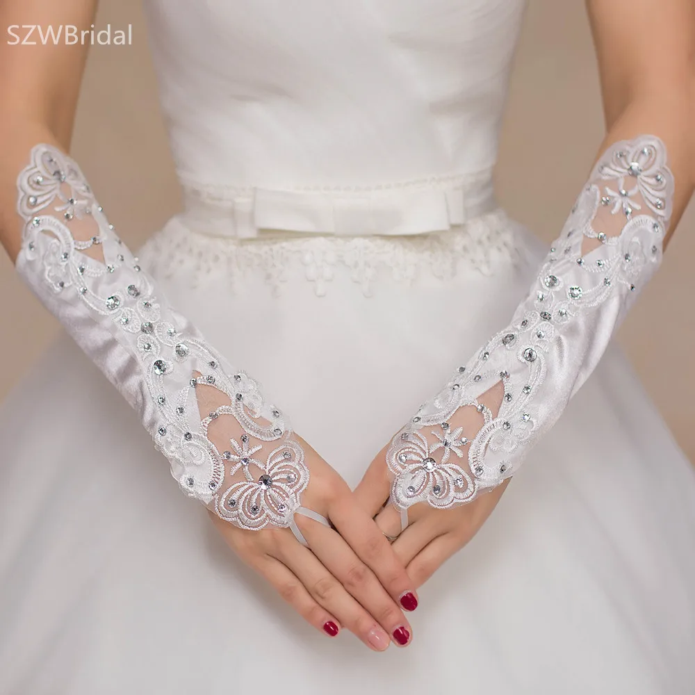 

2021 New Arrival Bridal Gloves Lace Flower With Diamond Embroider Wedding Accessories Vestido Bridal Cheap Finger Sexy
