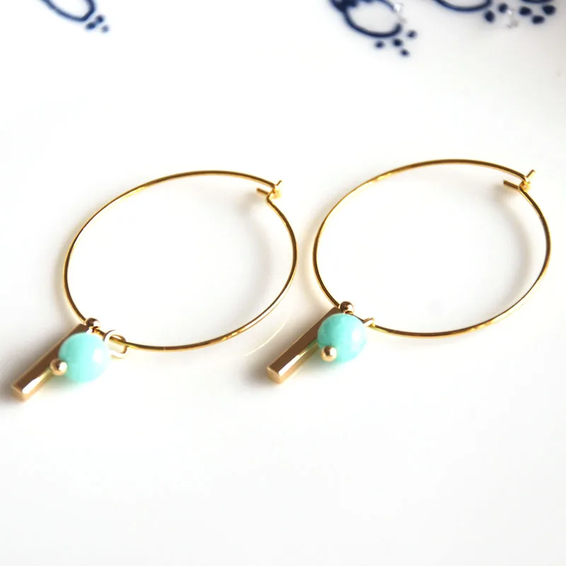 Модные серьги в минималистичном стиле ручной работы золотого цвета с синим