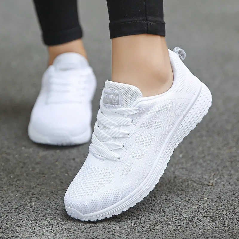 Chaussures plates en maille respirante pour femmes, baskets blanches décontractées à la mode, pour la marche, 2022