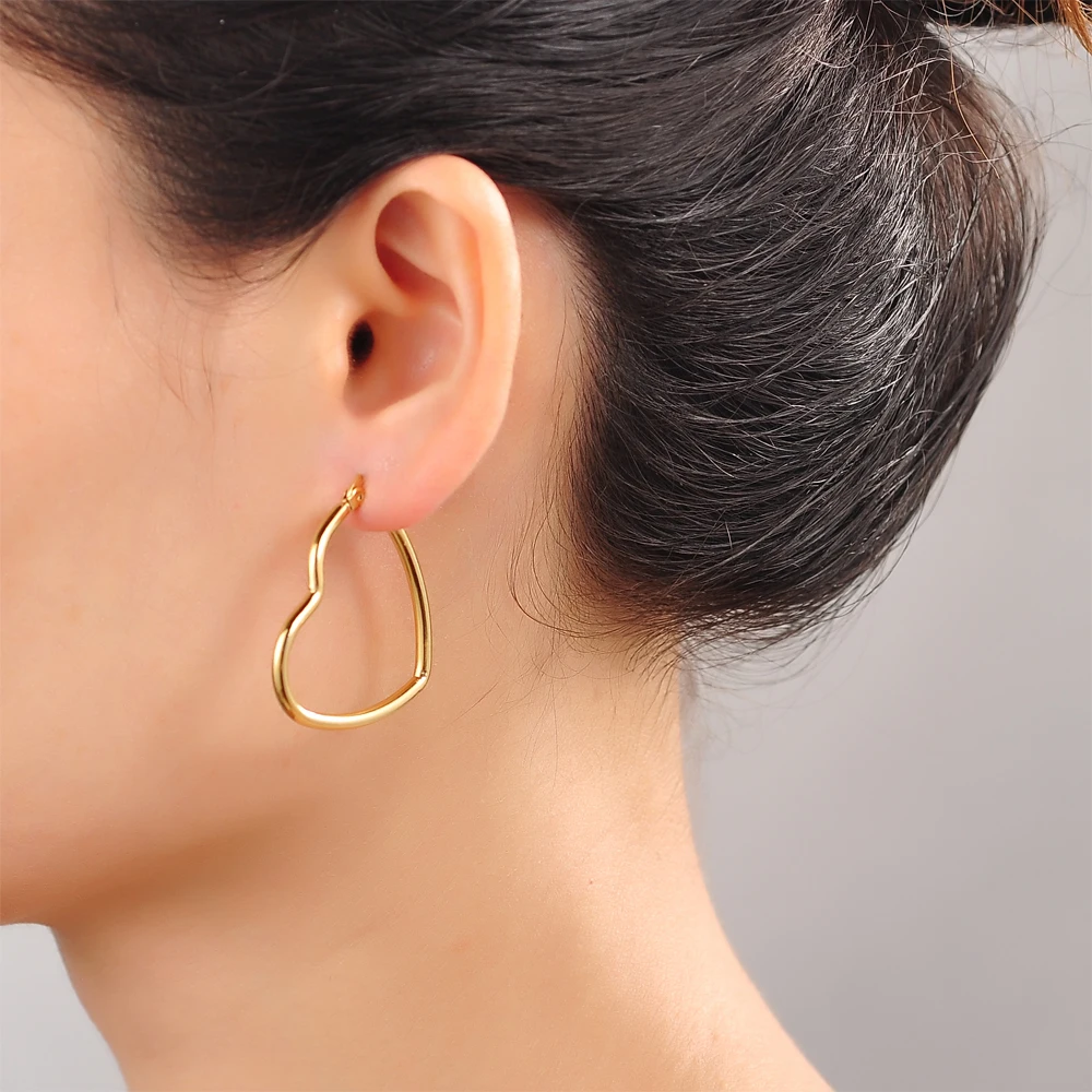 

2018 New FINE4U E012 316L Stainless Steel Hoop Earrings Heart Earrings For Women Wedding Jewelry