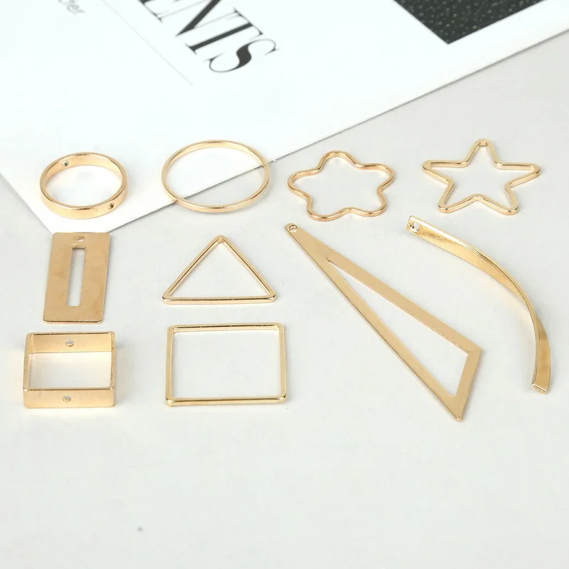 Геометрические аксессуары изготовленные из сережек ушей-гвоздиков ручной