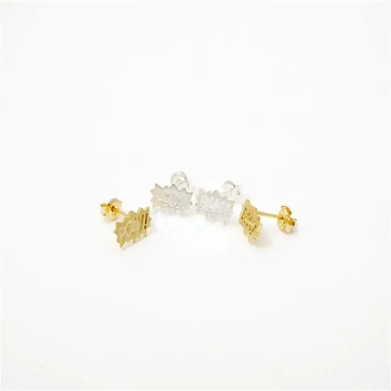 Модные серьги-гвоздики BAM POW с онономотоуксусными надписями и звуком взрыва |