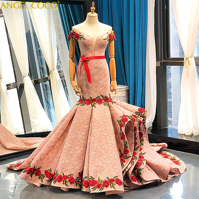 Женское вечернее платье без бретелек серое розовое с кружевной вышивкой и