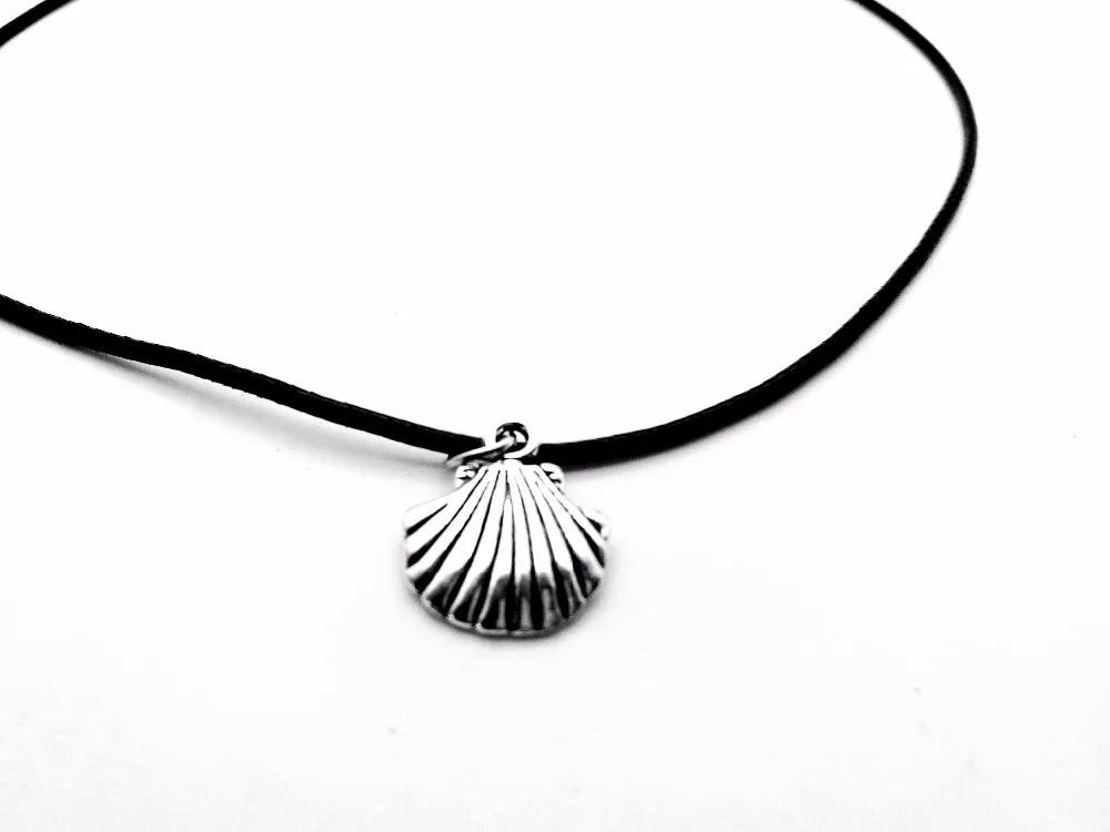 

10PCS Cute Ocean Conch Sea Clam Shell Necklaces Nautical Scallop Seashell Leather Rope Necklaces for Women Beach Party
