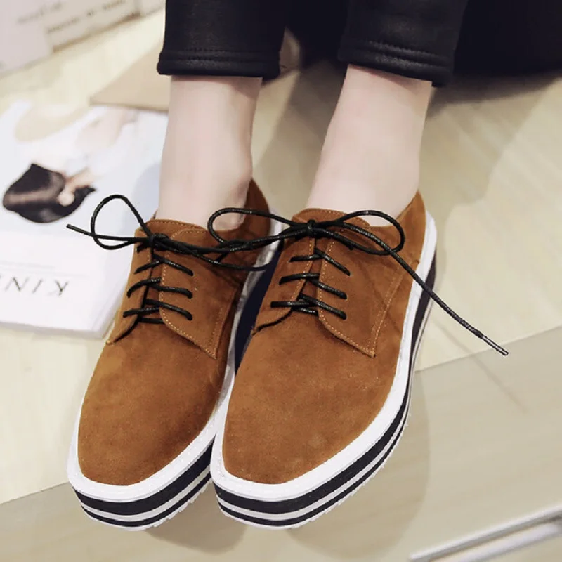 Новые женские замшевые туфли на плоской подошве со шнуровкой коричневого и