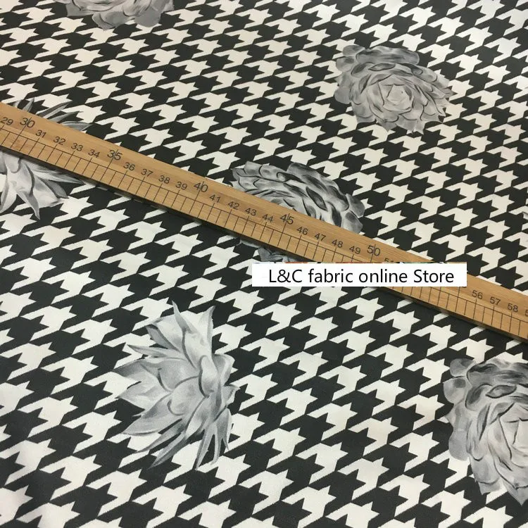 Черно-белая шелковая ткань Ципао с принтом гусиные лапки шелкопряда 19 мм Тяжелая