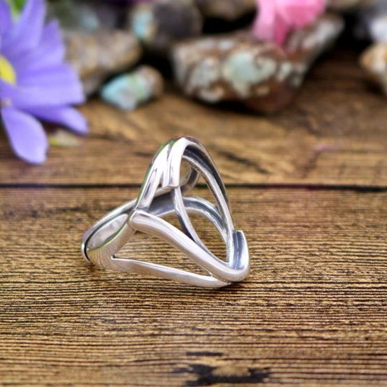 Обручальное кольцо из серебра 925 пробы с овальным кабошоном 10 х18 мм|Кольца| |