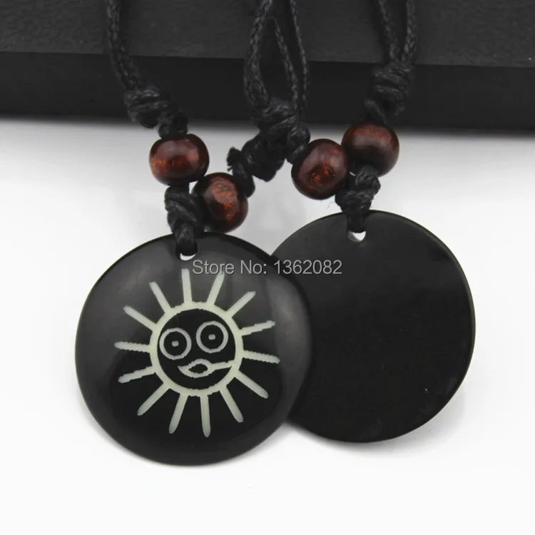 Ожерелье-амулет ручной работы в этническом стиле с лицом солнца и улыбкой