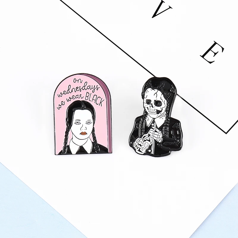 Wednesday Addams, брошь в стиле семьи Addams, мы носим черный скелет, Заколка Для панка, готика, ювелирное изделие, подарок для мужчин и женщин