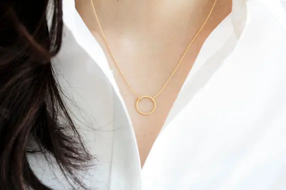 

Fashion Simple Hoop Circle Necklace Outline Eternity Open Circle Necklace Hammered Circle Round Necklaces