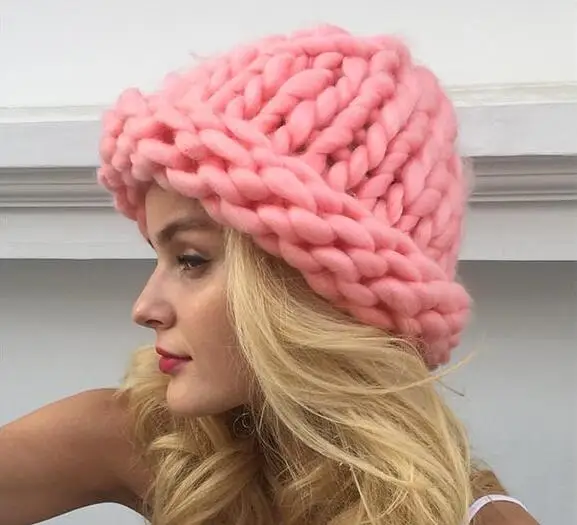 Женская вязаная шапка зимняя теплая плотная мягкая с ушками лыжная модная