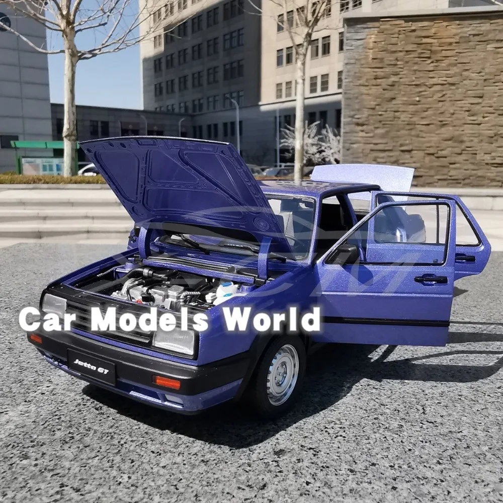 Литая модель автомобиля для старой Jetta(синий/фиолетовый)+ маленький подарок