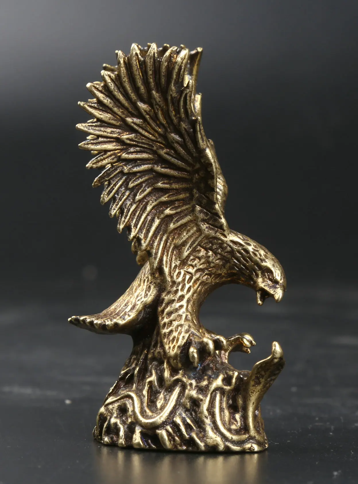 

62MM/2.4" Collect Curio Rare Chinese Fengshui Bronze Exquisite Animal Eagle Hawk Eagles Powerful Eagle Statue 83g