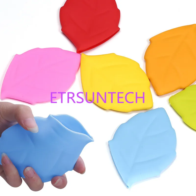 

100pcs/lot New Creative Portable Outdoor Travel Mini Drinking Cups Silicone Maple Leaf Tooth Brushing Cup Camping Pocket