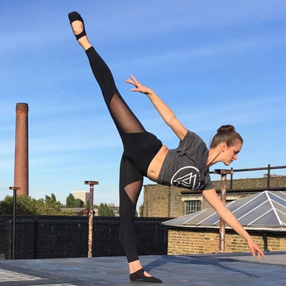 Женские спортивные Леггинсы черные сетчатые лосины с вставками элегантные