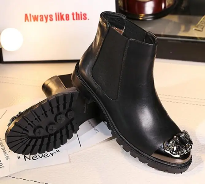 black leather Полуботинки из натуральной кожи; ботильоны для женщин на Плоском Каблуке с металлическими кристаллами и круглым носком; красивые стразы; ботинки «Челси»; botas mujer - Цвет: black leather