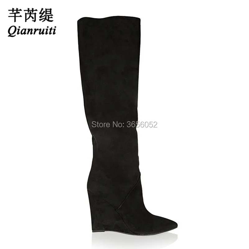 Qianruiti/Новинка года; Осенняя обувь на танкетке; женская обувь; botas mujer; цвет черный, серый; Замшевые женские высокие ботинки; сапоги до колена на танкетке с острым носком