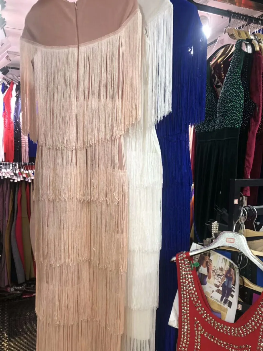 Новая мода Fringe платье Для женщин кисточкой Bodycon сексуальное обвязанное Платье Лето сине-белые обнаженные знаменитости Вечерние Длинное платье A-4
