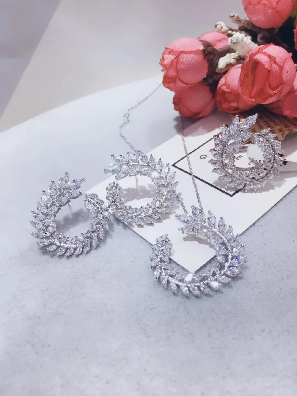 Женский комплект из колье серёг и кольца с фианитом|Ювелирные наборы| |