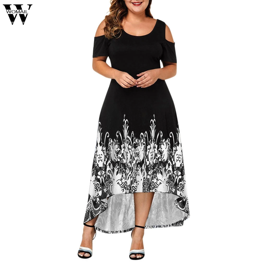 Женское платье с круглым вырезом открытыми плечами и коротким рукавом длиной до